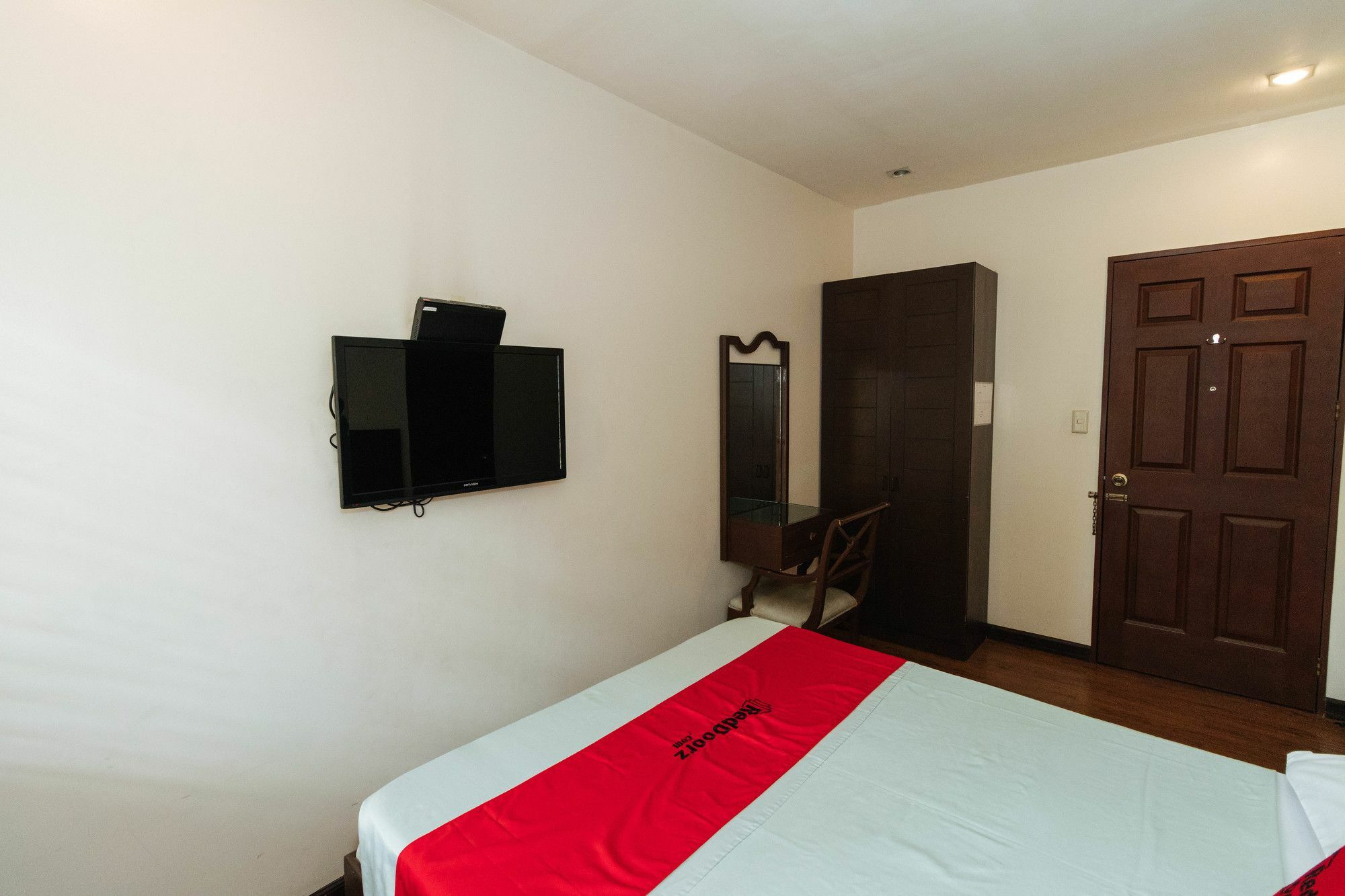 Reddoorz San Antonio Makati Hotell Manila Eksteriør bilde